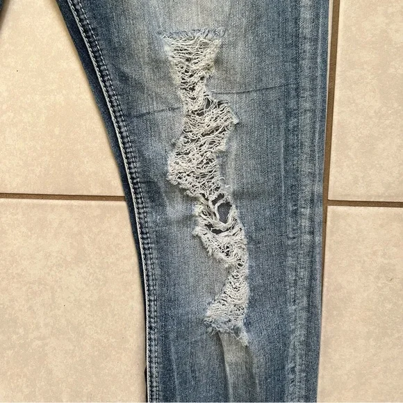 Miss Me signature Skinny Jeans size 27 - Picture 2 of 15